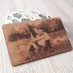 Grabado fotográfico real, tarjeta de inserción de billetera de madera, regalo personalizado del 5º aniversario, inserto de billetera grabado con láser, grabado de doble cara