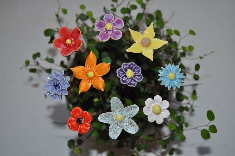 10 ceramic flowers, colorful approx. 2.00 3,50 cm from SylBer-Ceramics from Markkleeberg 画像 1