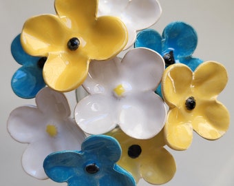 9 flores de cerámica de colores aprox. 4,00 cm diseñadas por SylBer-Ceramics de Markkleeberg