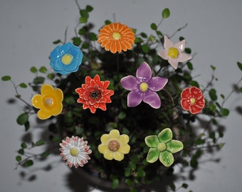 10 Keramikblumen, bunt ca. 2,00 - 3,50 cm von SylBer-Ceramics aus Markkleeberg