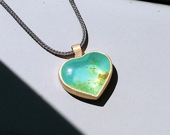 Pendant with heart made of Andean opal in 750 gold and silver