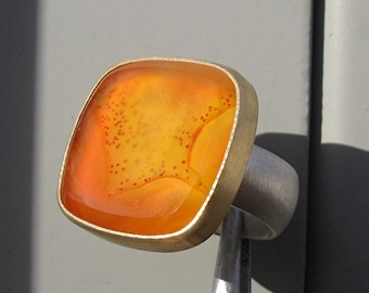 Carnelian ring in 750 gold and sterling silver