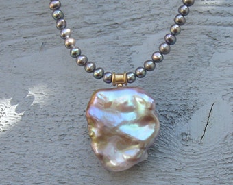 Keshiperle with 750 gold on a pearl necklace