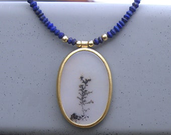 Dendrite agate pendant in 750 gold and silver on a lapis lazuli chain