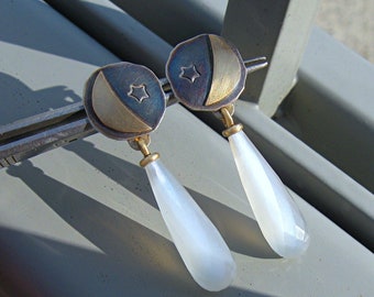 Moonstone earrings in 750 gold and sterling silver