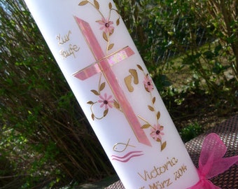 May include: White baptism candle with a pink cross, gold accents, and pink flowers. The candle has the text "Zur Taufe" and "Victoria 15. März 2014" written on it.