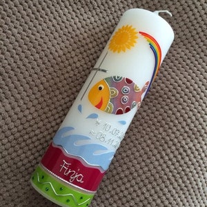 Vela de bautismo con peces de colores, incluidas etiquetas, niñas, niños, preferencias de color, adornos de cera, sin papel de aluminio, estampados ni pegatinas con letras