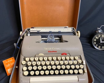 Vintage Smith Corona Typewriter Black Gloss Flat Top Working!