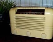 Vintage RCA Bakelite Radio 1940s Prop or Repair