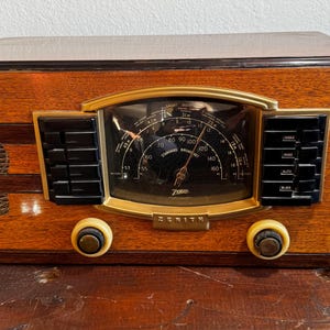Vintage Zenith Radio Black Dial 8S632 Style 1942