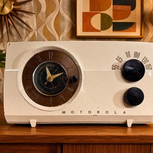 Vintage Motorola Bakelite Radio Mid Century Ivory Clock Alarm