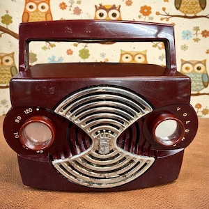 Vintage Zenith Radio AM Mid Century Owl Eyes For Restoration or Prop Original Condition