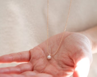 Collier perle, une perle d'eau douce