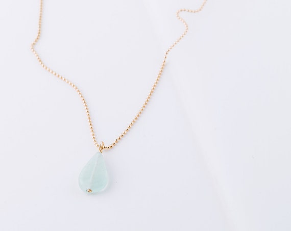 Turquoise quartz necklace with Gold-plated chain : a stone for the heart