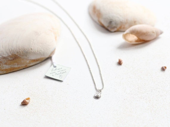 Silver sea shell necklace, a silver pendant