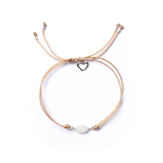 Moonstone bracelet, a feminine and intuitive stone