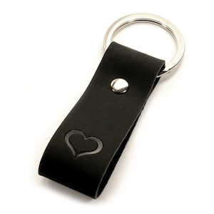 Schlüsselanhänger aus Leder mit Gravur, mit geprägtem Herz, tolles Geschenk zum Geburtstag Jahrestag Jubiläum Valentinstag - Geschenkbox