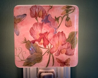 Sweet Pea Flowers Fused Glass Plug In Floral Seeds Night Light with Draped Sides Outlet Sconce