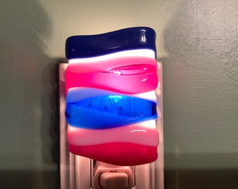 1 USA Patriotic Fused Glass American Flag Wave Night Light Mini Outlet Curved Sconce