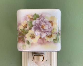 Floral Fused Glass Plug In Flower Night Light with Draped Sides Outlet Sconce