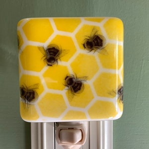 1 Busy Bees Fused Glass Plug In Night Light Outlet Sconce image 1