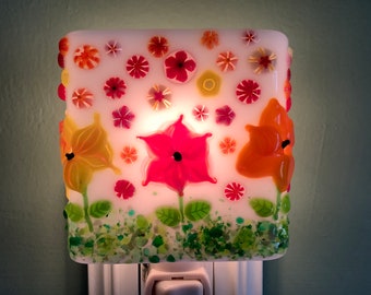 1 Murrini Springtime Splendor Fused Glass Plug In Flowers Night Light with Draped Outlet Sconce