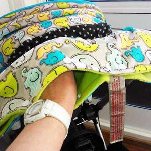 SNOOGLE ©2008-2024 Handwärmer Kinderwagen Bügelbezug gemütlich Eltern und Kind Wasserdicht