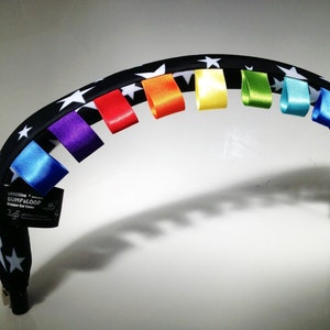 BUMPaLOOP ©2008-2016 STARS and RAINBOWS Funda para barra de cochecito Taggy Funda para barra de parachoques de cochecito Ayuda sensorial Accesorio de regalo para baby shower Taggies