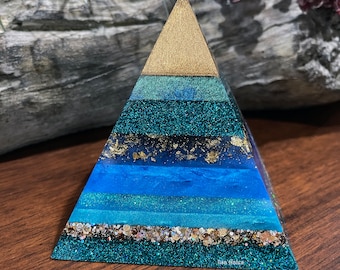 Blue Teal Glitter Pyramid/Layered Resin Pyramid Paperweight Keepsake Desk Decor