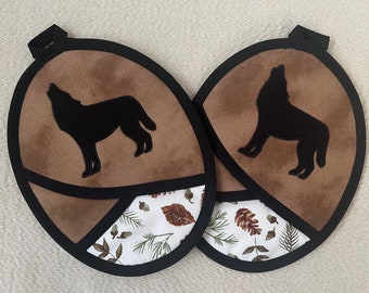 Wolf Potholders, Pot Holder, Oven Mitts, Hot Pads, Lodge Living, Woodsy, Gift Under 25, Cabin Kitchen, North Woods, Housewarming