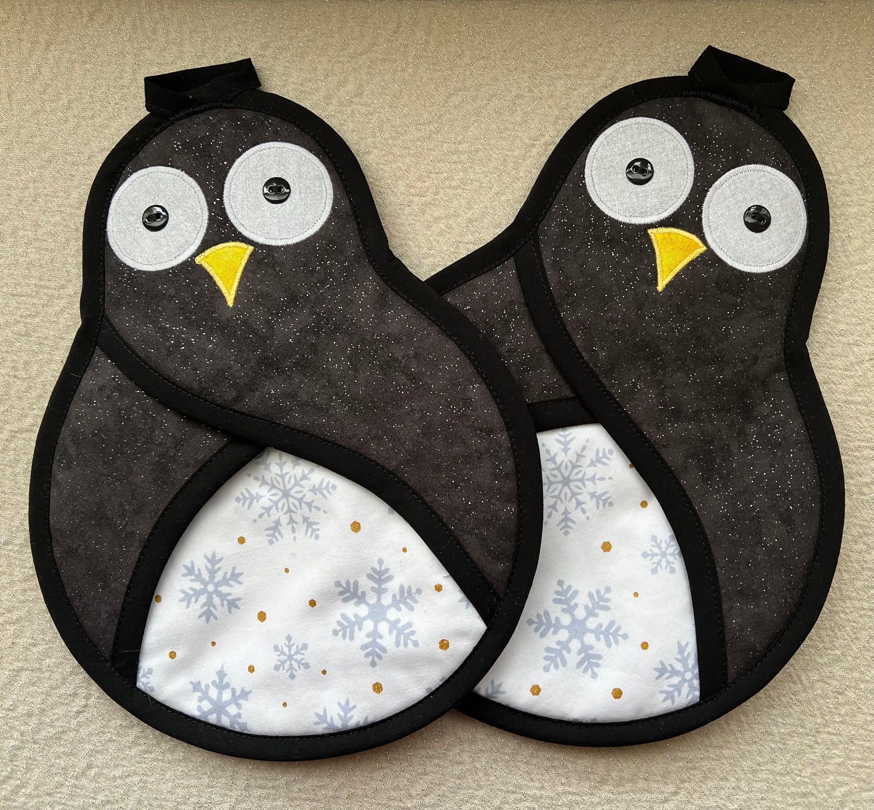 DouZhe Oven Mitts and Pot Holders Sets, Cartoon Cute Penguin Snow Animal  Prints Non-Slip Heat Resistant Kitchen Oven Silicone Glove