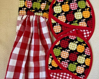 Gingham Apple Pot Holders And Hanging Kitchen Towel Gift Set, Red and White Kitchen Towel, Hostess Gift, Housewarming, Pocket Potholders