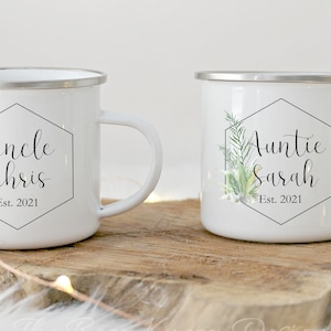 Personalisierte Camping Tasse für neue Tante oder Onkel Gegründet 2025