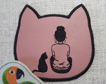 Sottobicchiere NF Gatto e ragazza 4 x 4 ITH DIGITAL File solo per macchine da ricamo