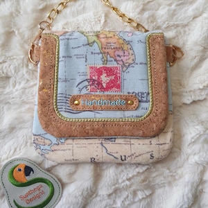 Quadratische Satteltasche mit Klappe 6 x 7 ITH DIGITAL FILE nur für Stickmaschinen, Bonus Handmade Tag