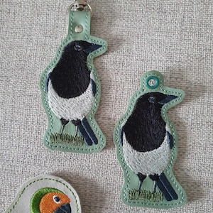 Magpie key fob with free eyelet 4 x 4 ITH DIGITAL FILE only for embroidery machines