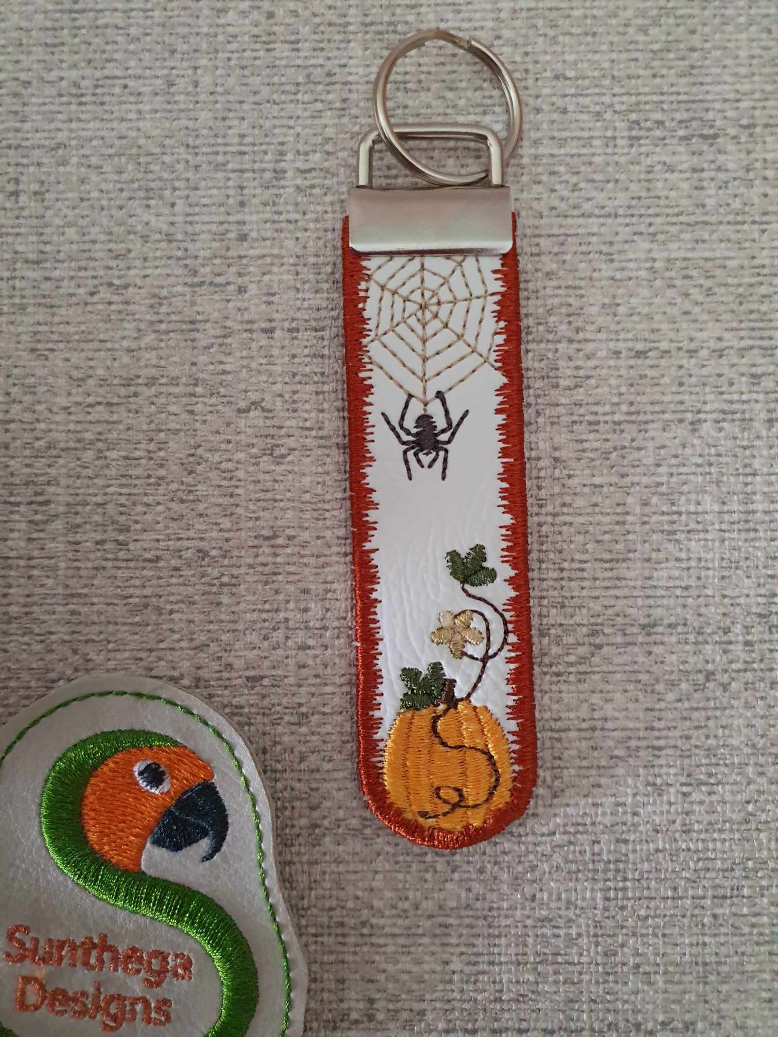 Halloween Kürbis Schlüsselanhänger mit freier Öse 4 x 4 ITH DIGITALDATEI nur für Stickmaschinen