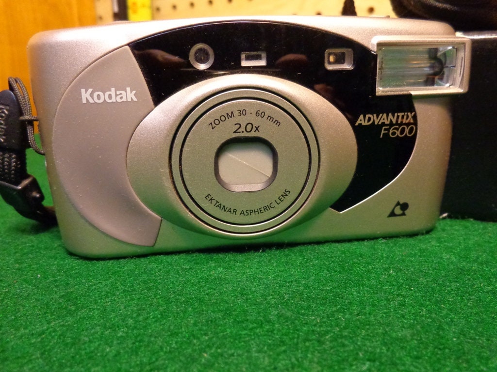Kodak Advantix Zoom APS Cameras C650 and F600 with Kodak Soft Case Lot