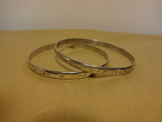 Vintage Mexico Silver Bangles Nice Etching 8 1/2"… - image 1