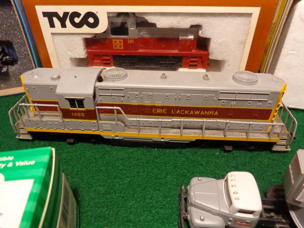 HO Train Set Lot, Late 70's Early 80, Atlas, Tyco, Power Packs, Trucks