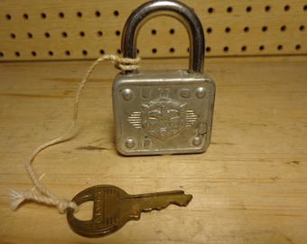 Vintage Lion Face Master Lock Co. Milwaukee Wis. U.S.A. Patented No. 3178 With Original Key