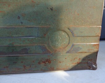 Vintage Steel CARPENTER TOOL BOX 32