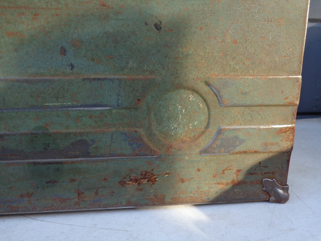 Vintage Steel CARPENTER TOOL BOX 32