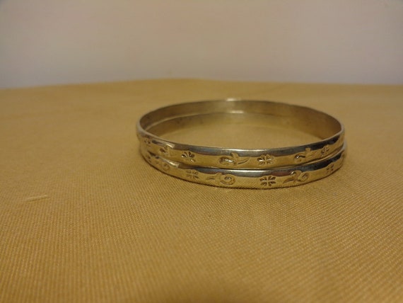 Vintage Mexico Silver Bangles Nice Etching 8 1/2"… - image 4