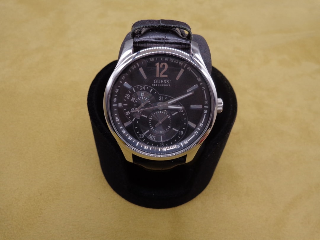 Vintage Guess Men Montre Guess Steel Japan Movt Prix GUESS