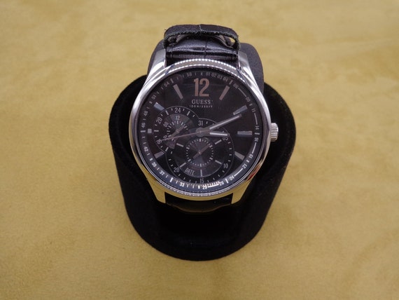 GUESS STEEL 100M/330FT Water Resistant U95152G1 Time, Date, 24hr 