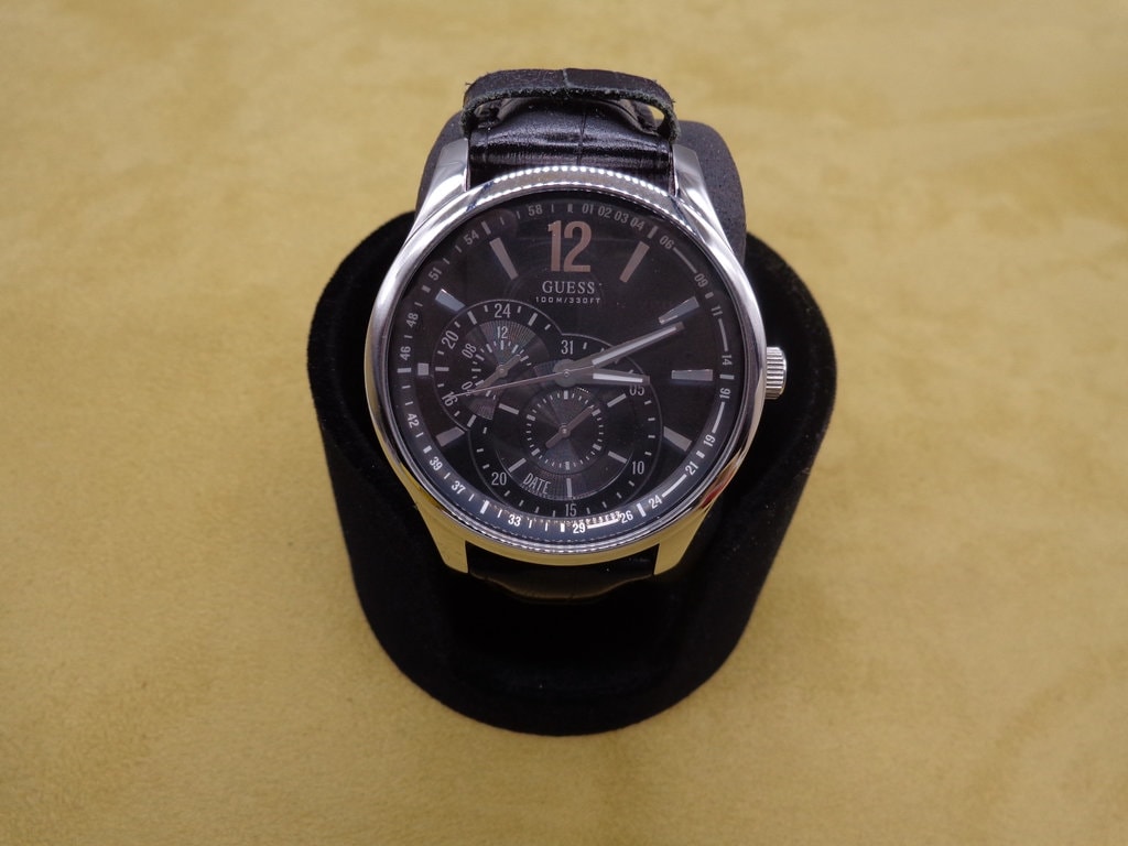 GUESS STEEL 100M/330FT Water Resistant U95152G1 Time, Date, 24hr 