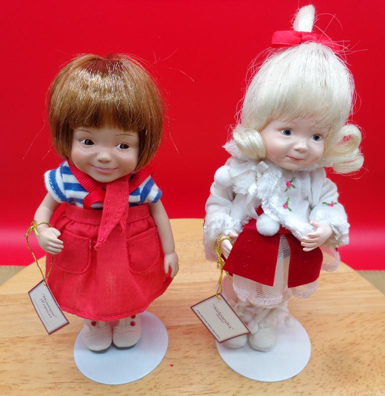 The Ashton-drake Galleries Porcelain Dolls Monique (france) and
