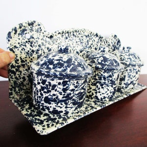 Blå Splatter Emalj Kryddkrukor med Lock – Vintage Köksförvaring CGS