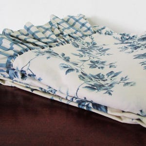 Pair Waverly Garden Room Vintage Pillow Shams/Pillowcases KING Size Ruffles Blue Floral Roses with Checks